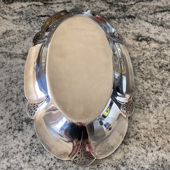 Elegant Vintage Wm Rogers #419 Silver Plated Serving Tray! - Picture 2 of 7